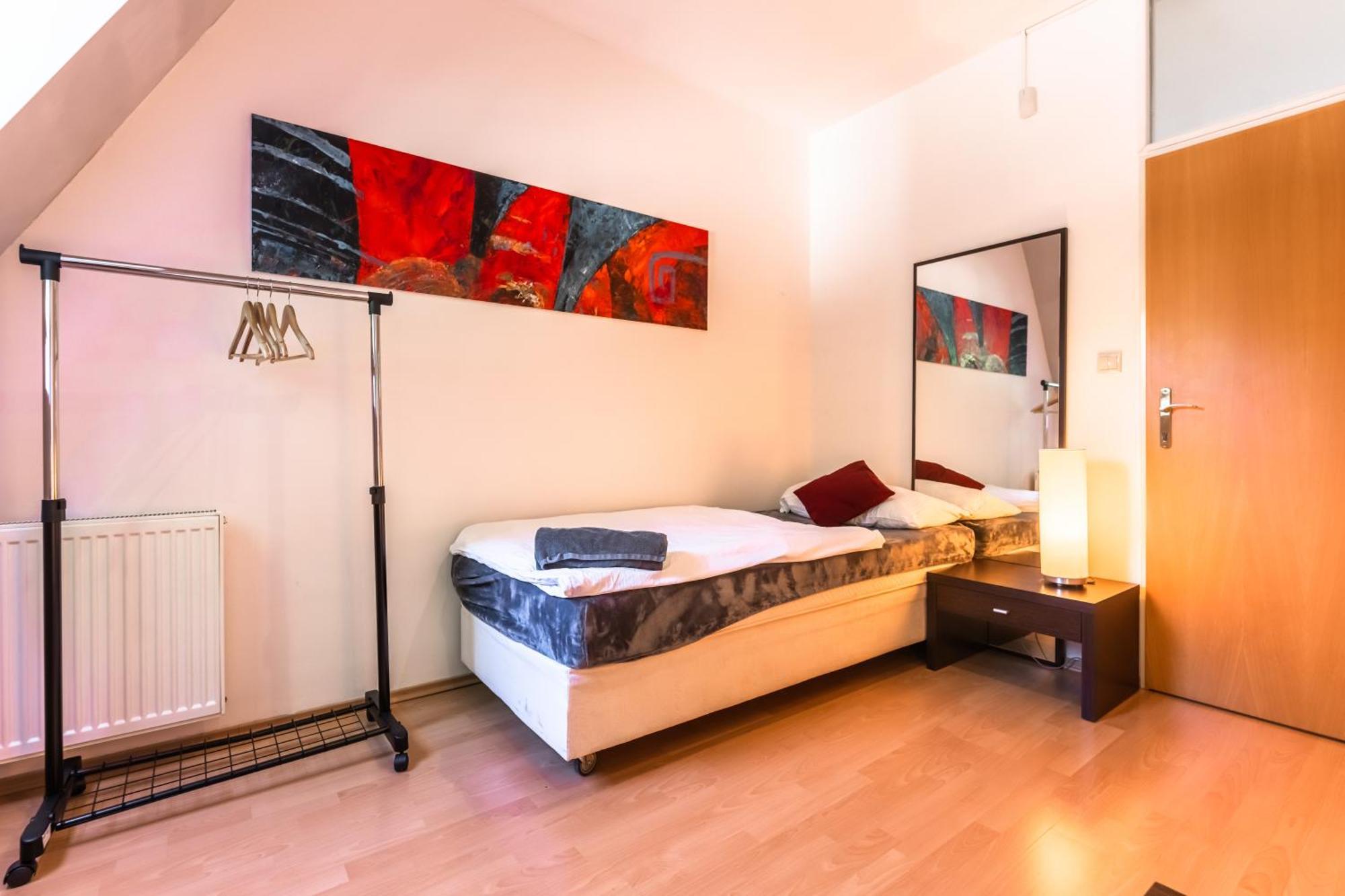 Lovely 4-Bedroom Flat In Historical Center With Stunning View เตร็นชีน ภายนอก รูปภาพ